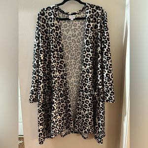 EUC- Flawless LulaRoe Women’s Cardigan Leopard Print Size XL